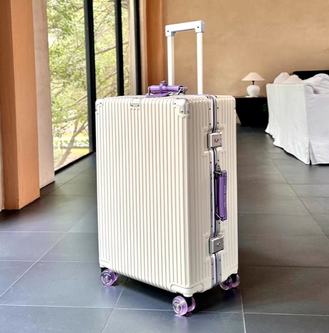 Valigia con telaio in allumini - Aluminum Frame Carry On Luggage recensione e prezzo